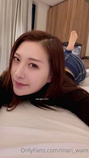 金发美女在被抓到吸烟后被双重插入和肛交